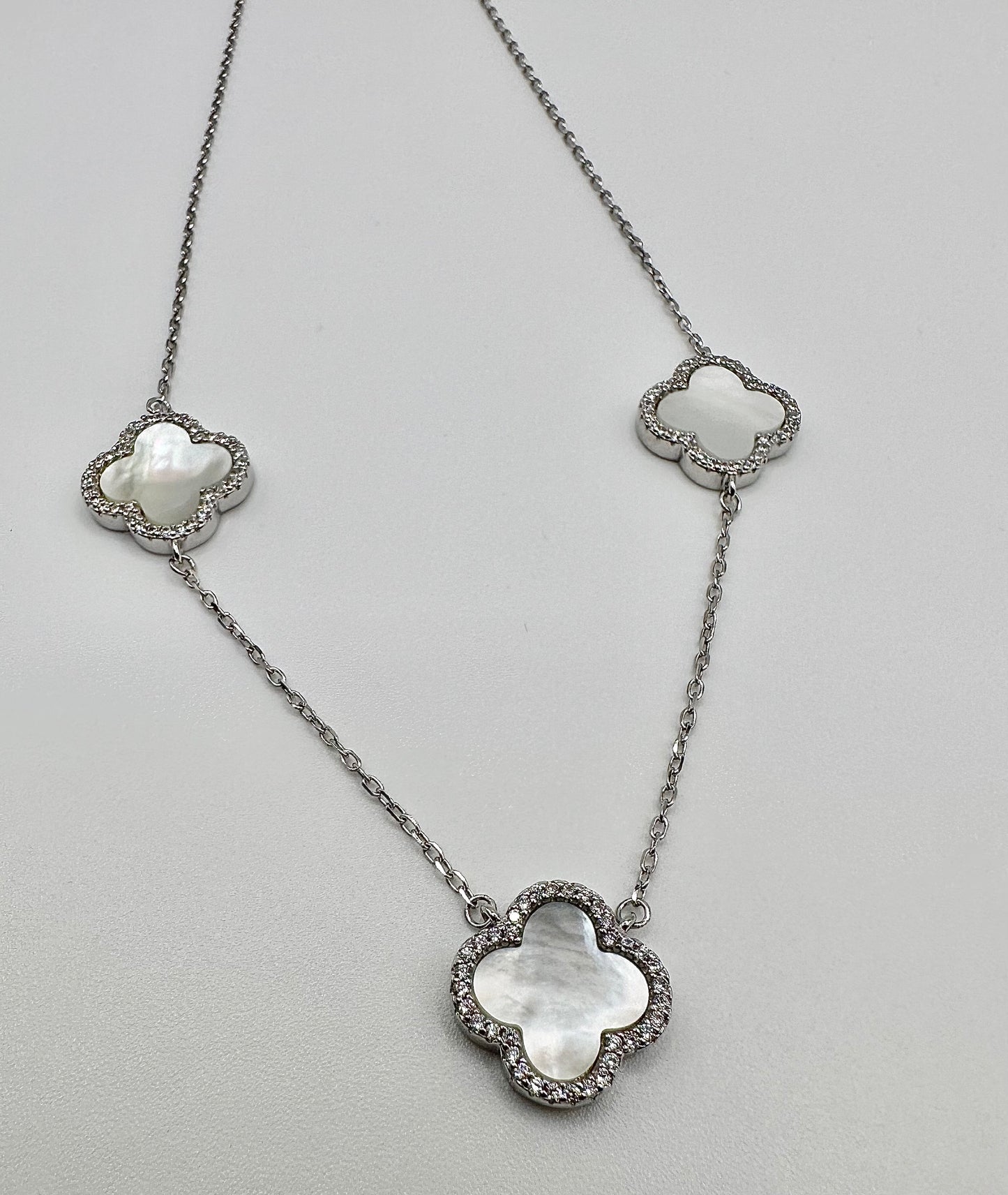 Mía Necklace